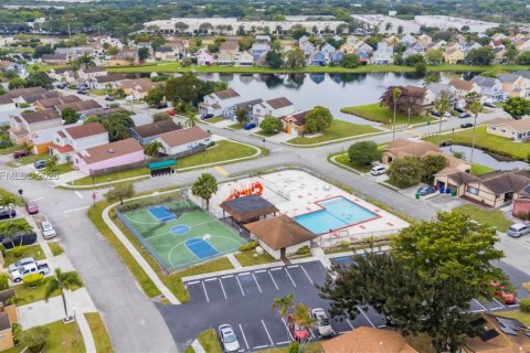 Casa en venta en Miramar, Florida, 4 dormitorios, 141.49 m2 № 2010651 - foto 24