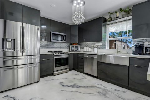 Casa en venta en Miramar, Florida, 4 dormitorios, 141.49 m2 № 2010651 - foto 4