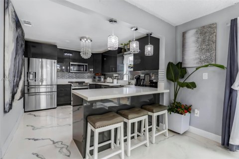 Casa en venta en Miramar, Florida, 4 dormitorios, 141.49 m2 № 2010651 - foto 3