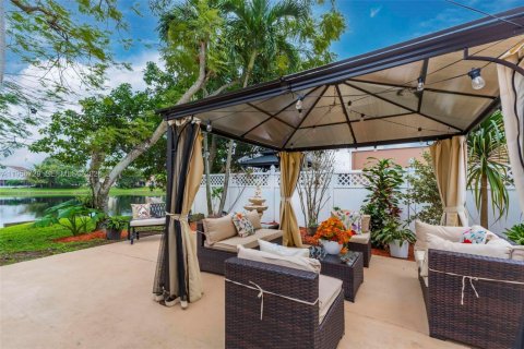 Casa en venta en Miramar, Florida, 4 dormitorios, 141.49 m2 № 2010651 - foto 2