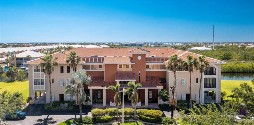 Condo à Punta Gorda, Floride, 3 chambres  № 2148332