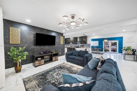 Villa ou maison à vendre à Miramar, Floride: 3 chambres, 172.33 m2 № 2025034 - photo 4