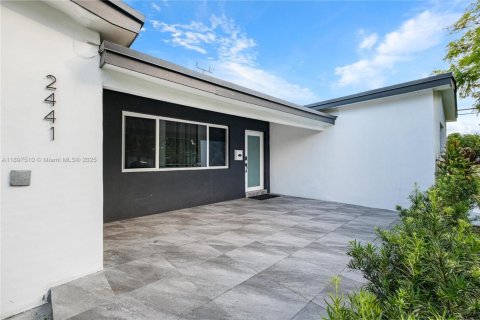 Villa ou maison à vendre à Miramar, Floride: 3 chambres, 172.33 m2 № 2025034 - photo 3