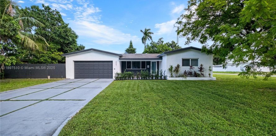 Villa ou maison à Miramar, Floride 3 chambres, 172.33 m2 № 2025034