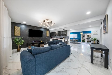 Villa ou maison à vendre à Miramar, Floride: 3 chambres, 172.33 m2 № 2025034 - photo 5