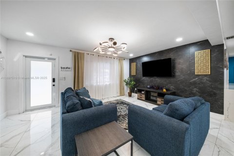 Villa ou maison à vendre à Miramar, Floride: 3 chambres, 172.33 m2 № 2025034 - photo 6