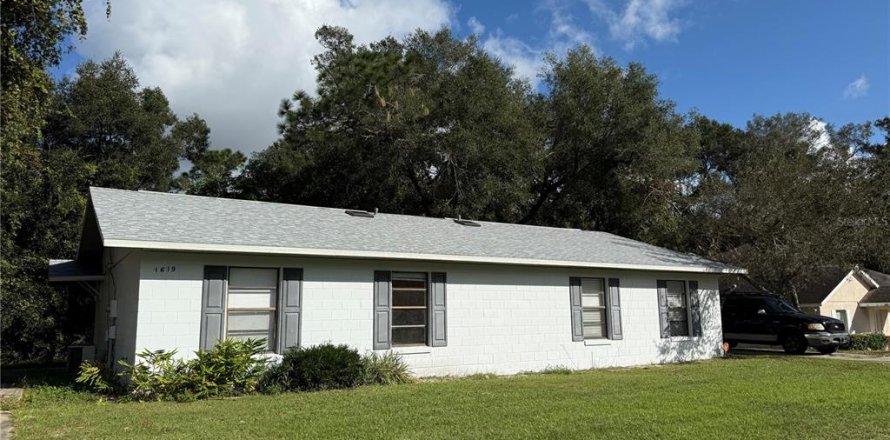 Commercial property in DeLand, Florida 4 bedrooms, 154.59 sq.m. № 2216156