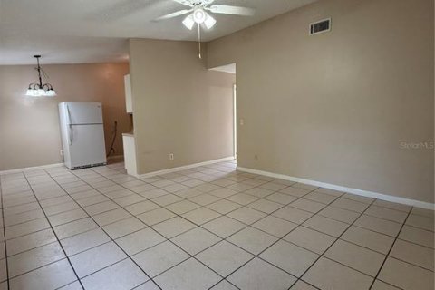 Commercial property in DeLand, Florida 4 bedrooms, 154.59 sq.m. № 2216156 - photo 2