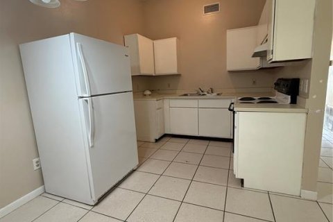 Commercial property in DeLand, Florida 4 bedrooms, 154.59 sq.m. № 2216156 - photo 3