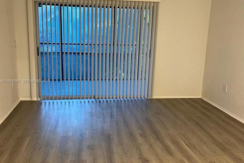 Condo in Port Charlotte, Florida, 2 bedrooms  № 1994056 - photo 4