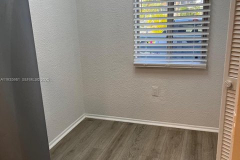 Condo in Port Charlotte, Florida, 2 bedrooms  № 1994056 - photo 25