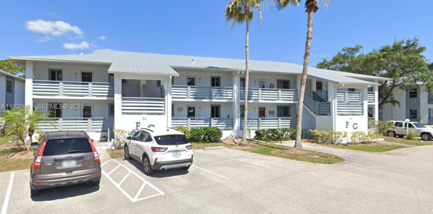 Condo in Port Charlotte, Florida, 2 bedrooms  № 1994056