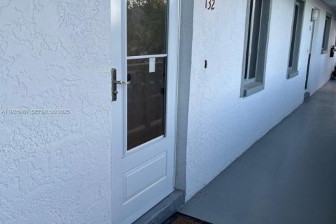 Condo in Port Charlotte, Florida, 2 bedrooms  № 1994056 - photo 2