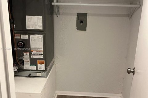 Condo in Port Charlotte, Florida, 2 bedrooms  № 1994056 - photo 15