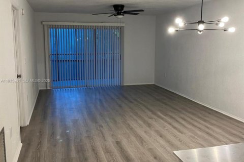 Condo in Port Charlotte, Florida, 2 bedrooms  № 1994056 - photo 6