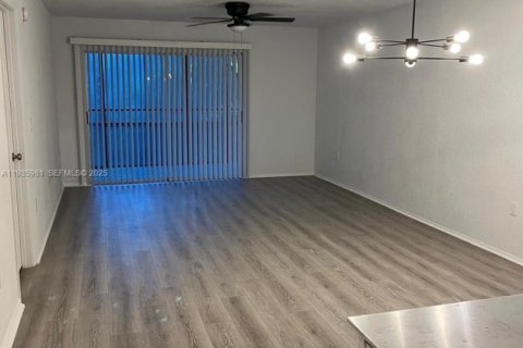 Condo in Port Charlotte, Florida, 2 bedrooms  № 1994056 - photo 5