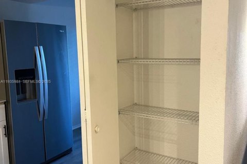 Condo in Port Charlotte, Florida, 2 bedrooms  № 1994056 - photo 19