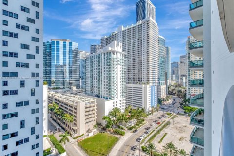 Condo in Miami, Florida, 1 bedroom  № 2014244 - photo 14