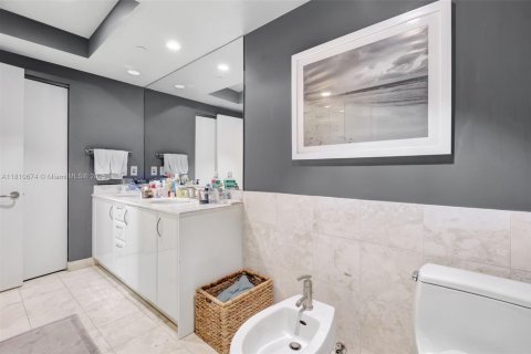 Condo in Miami, Florida, 1 bedroom  № 2014244 - photo 7