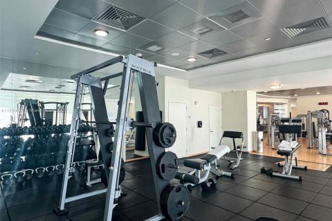 Condo in Miami, Florida, 1 bedroom  № 2014244 - photo 21