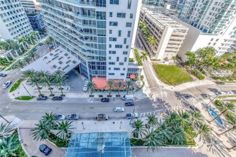 Condo in Miami, Florida, 1 bedroom  № 2014244 - photo 15