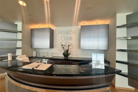 Condo in Miami, Florida, 1 bedroom  № 2014244 - photo 22