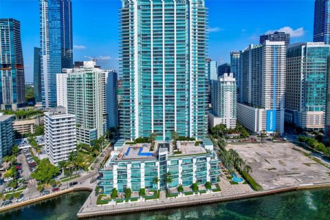 Condo in Miami, Florida, 1 bedroom  № 2014244 - photo 25