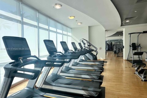 Condo in Miami, Florida, 1 bedroom  № 2014244 - photo 18