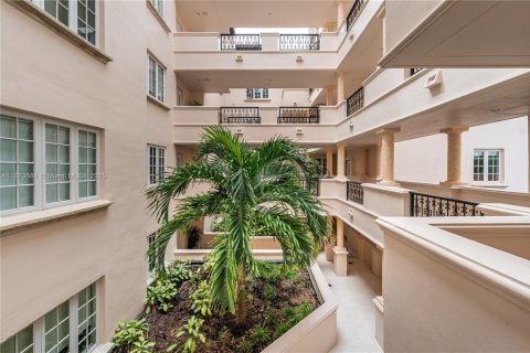 Condo in Miami Beach, Florida, 2 bedrooms  № 1924574 - photo 29