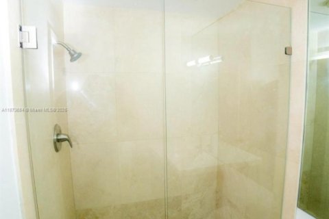 Condo in Miami Beach, Florida, 2 bedrooms  № 1924574 - photo 20