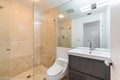 Condo in Miami Beach, Florida, 2 bedrooms  № 1924574 - photo 23