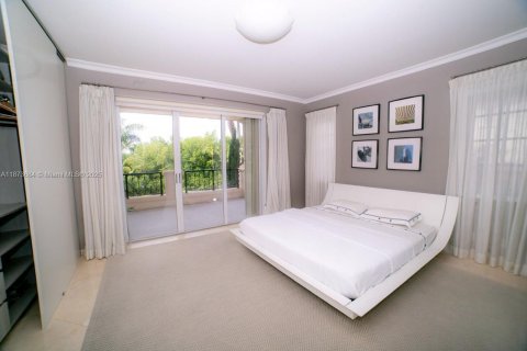 Condo in Miami Beach, Florida, 2 bedrooms  № 1924574 - photo 10