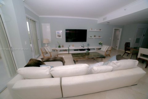 Condo in Miami Beach, Florida, 2 bedrooms  № 1924574 - photo 3