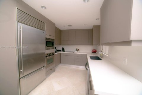Condo in Miami Beach, Florida, 2 bedrooms  № 1924574 - photo 5