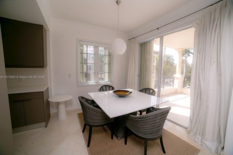 Condo in Miami Beach, Florida, 2 bedrooms  № 1924574 - photo 9