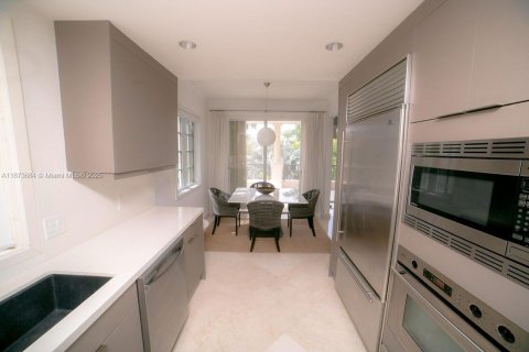 Condo in Miami Beach, Florida, 2 bedrooms  № 1924574 - photo 6