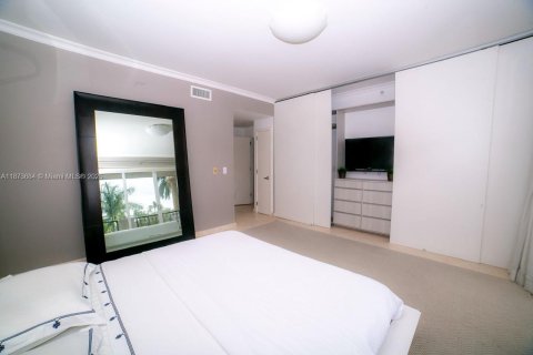 Condo in Miami Beach, Florida, 2 bedrooms  № 1924574 - photo 13