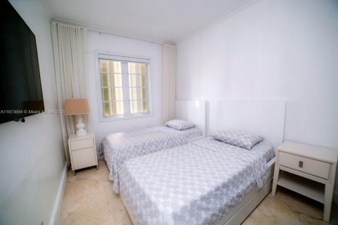 Condo in Miami Beach, Florida, 2 bedrooms  № 1924574 - photo 18