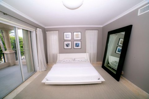 Condo in Miami Beach, Florida, 2 bedrooms  № 1924574 - photo 12