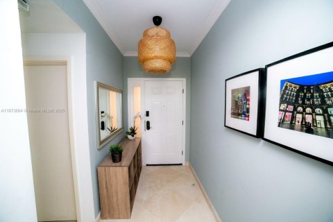 Condo in Miami Beach, Florida, 2 bedrooms  № 1924574 - photo 4