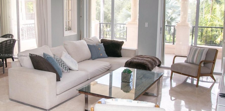 Condo in Miami Beach, Florida, 2 bedrooms  № 1924574