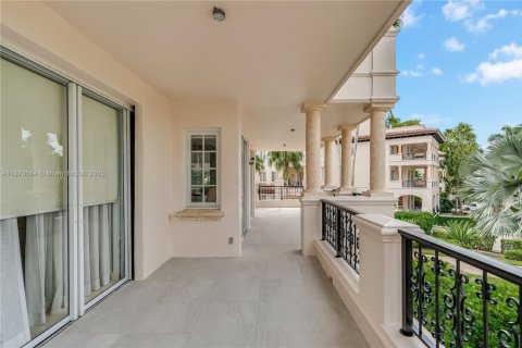 Condo in Miami Beach, Florida, 2 bedrooms  № 1924574 - photo 25