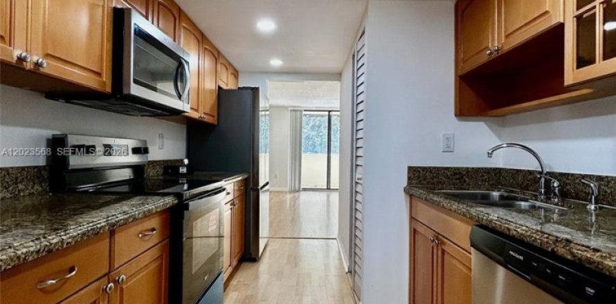 Condominio en Plantation, Florida, 2 dormitorios  № 2154047