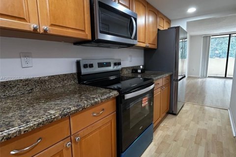 Condominio en alquiler en Plantation, Florida, 2 dormitorios, 90.12 m2 № 2154047 - foto 12