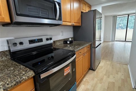 Condominio en alquiler en Plantation, Florida, 2 dormitorios, 90.12 m2 № 2154047 - foto 11