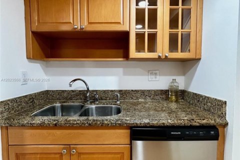 Condominio en alquiler en Plantation, Florida, 2 dormitorios, 90.12 m2 № 2154047 - foto 5