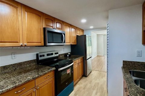 Condominio en alquiler en Plantation, Florida, 2 dormitorios, 90.12 m2 № 2154047 - foto 3