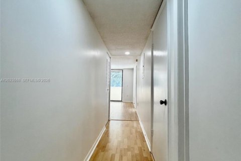 Condominio en alquiler en Plantation, Florida, 2 dormitorios, 90.12 m2 № 2154047 - foto 21