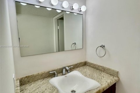 Condominio en alquiler en Plantation, Florida, 2 dormitorios, 90.12 m2 № 2154047 - foto 27
