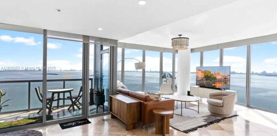 Кондоминиум с 2 спальнями в Майами, Флорида № 1957163